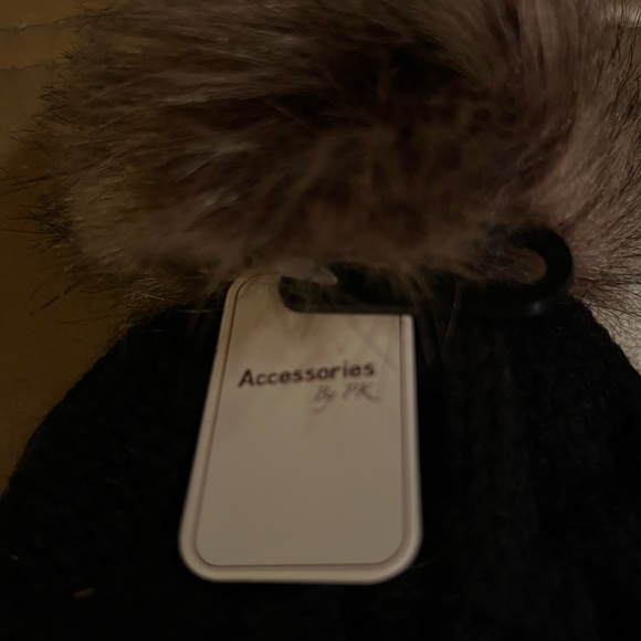 NWT Black Belle Cable-Knit Winter Hat - Picture 2 of 3